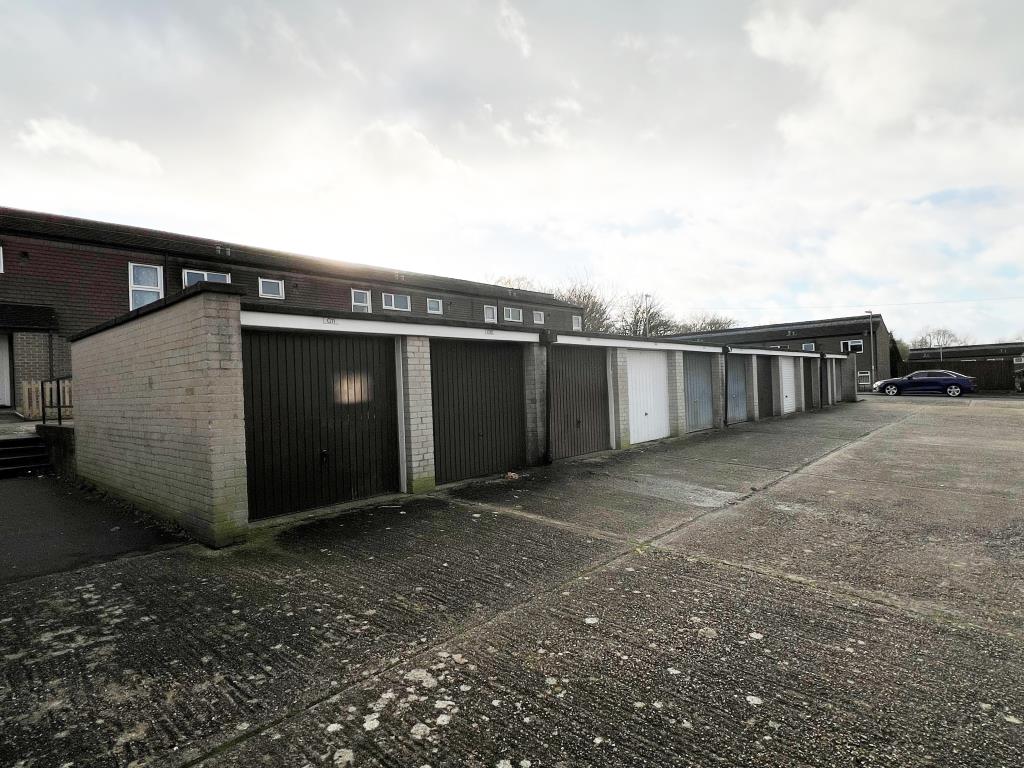 Lot: 108 - NINE VACANT FREEHOLD GARAGES WITH LAND - General view of Block G Garages